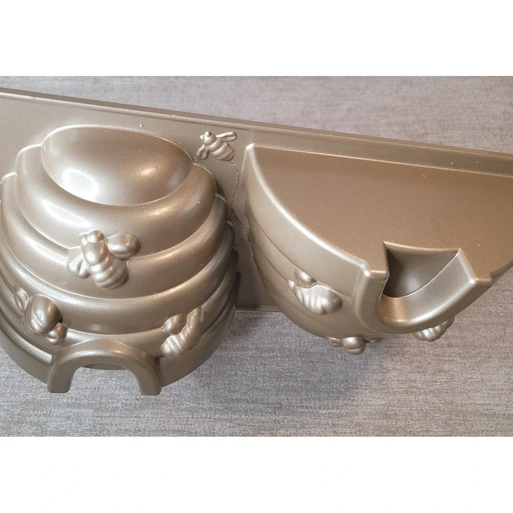 Williams Sonoma Nordic Ware Beehive Cake Pan 10 Cup Cast Aluminum USA Honey Bee